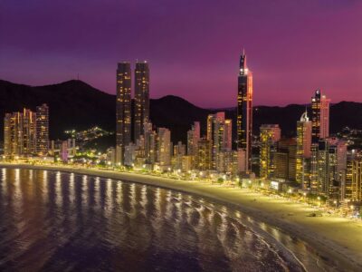 Balneário Camboriú: O Destino que Encanta o Mercado de Investimentos
