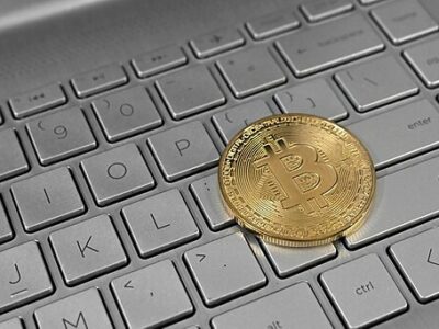 Bitcoin: O que é e como funciona? Vale a pena comprar?